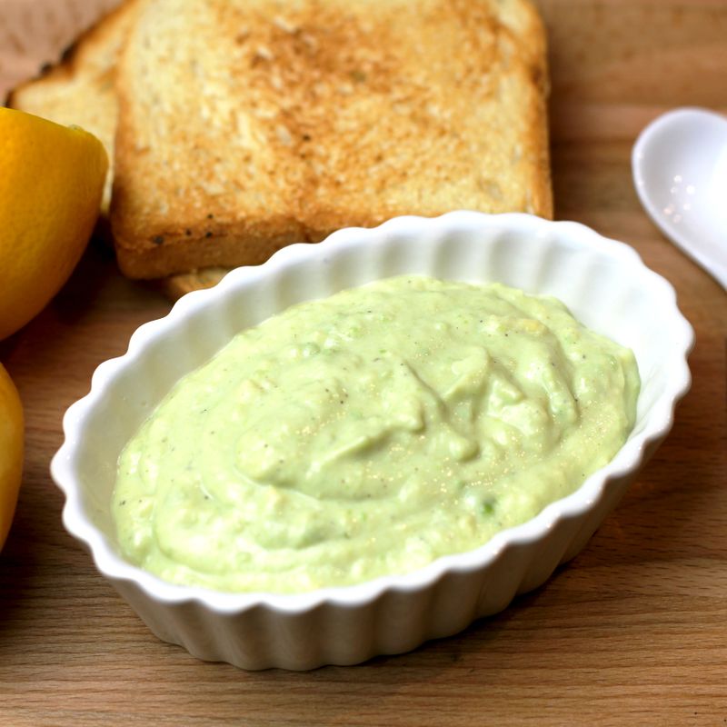 Simple No-Cook Mashed Avocado and Sour Cream Dip
