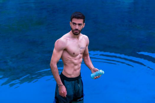 beneficios del agua fría para la pérdida de grasa