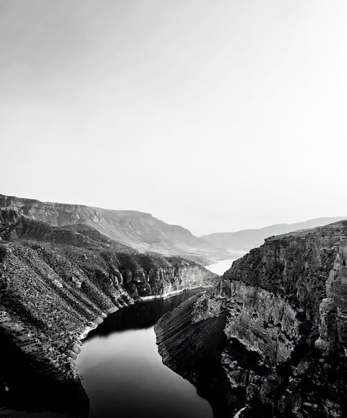 Fotobanka s bezplatnými fotkami na tému čierny a biely, exteriéry, hory