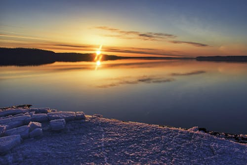 Foto profissional grátis de alvorecer, lago, nascer do sol