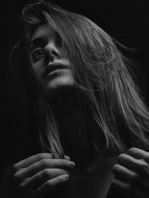 Free Captivating black and white portrait of a woman in a studio setting, evoking a moody atmosphere. Stock Photo