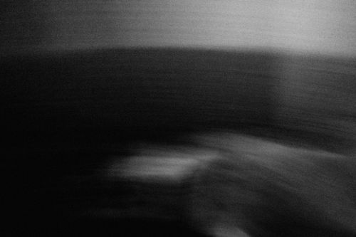 Free Grayscale abstract image with motion blur effect, creating a monochrome artistic style. Stock Photo