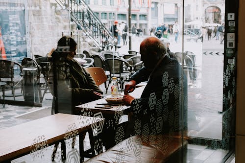 Photos gratuites de à l'intérieur, à travers le verre, bar