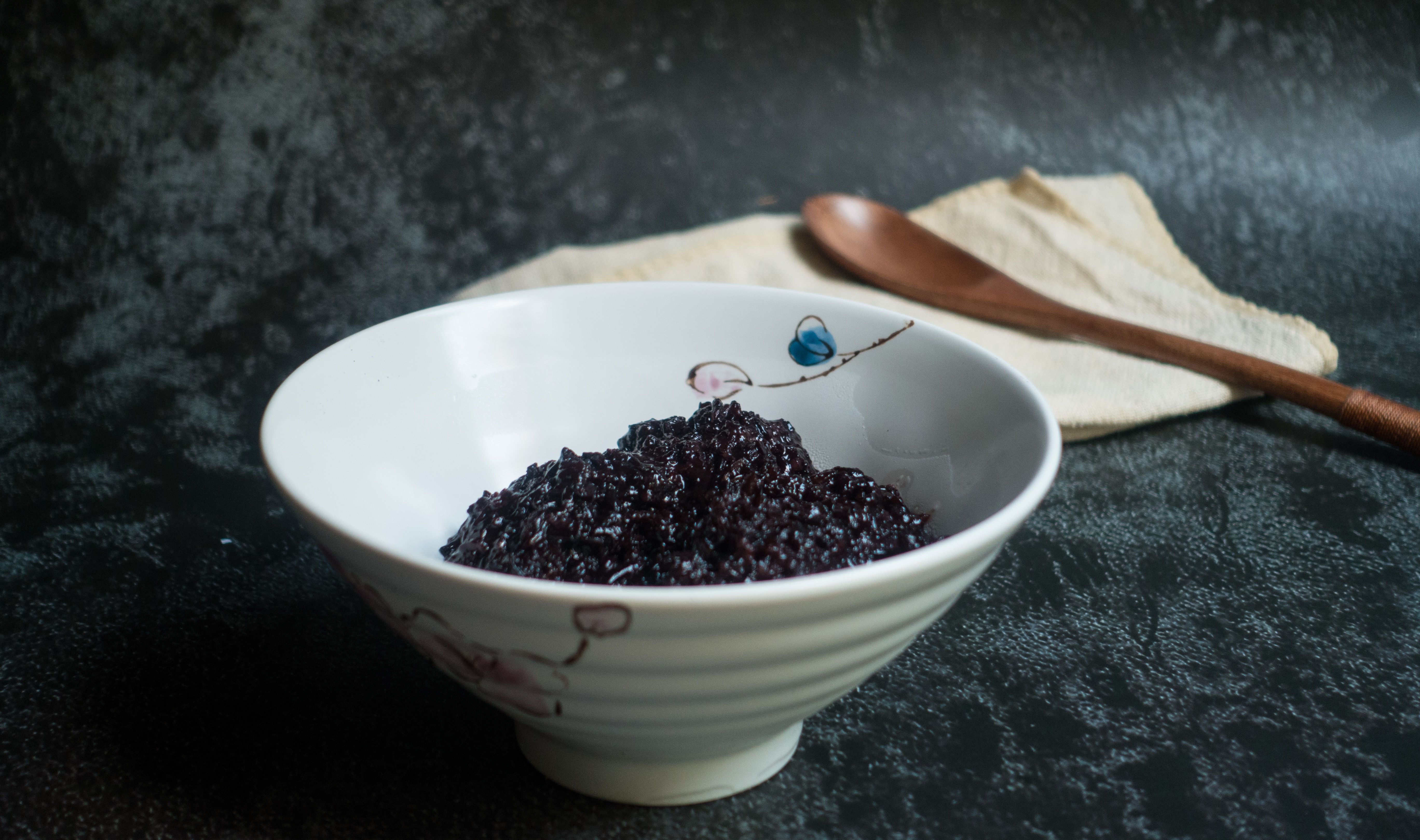 Karupu Kavini black rice in a bowl