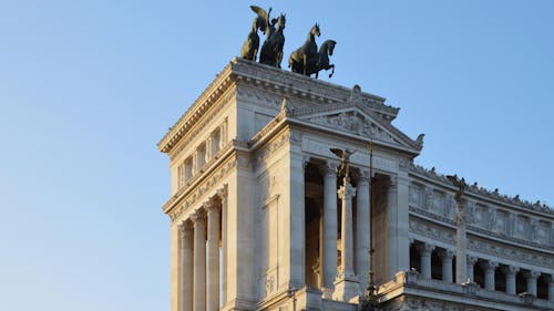 Foto profissional grátis de arquitetura neoclássica, esculturas, Itália