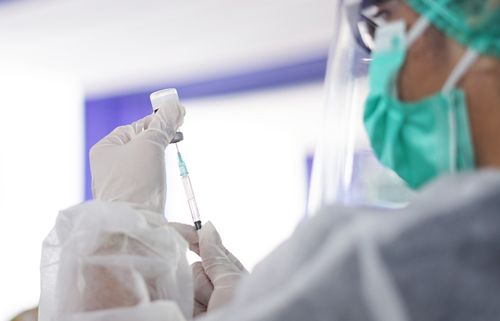 Free A healthcare worker preparing a syringe with vaccine, showcasing medical precision. Stock Photo