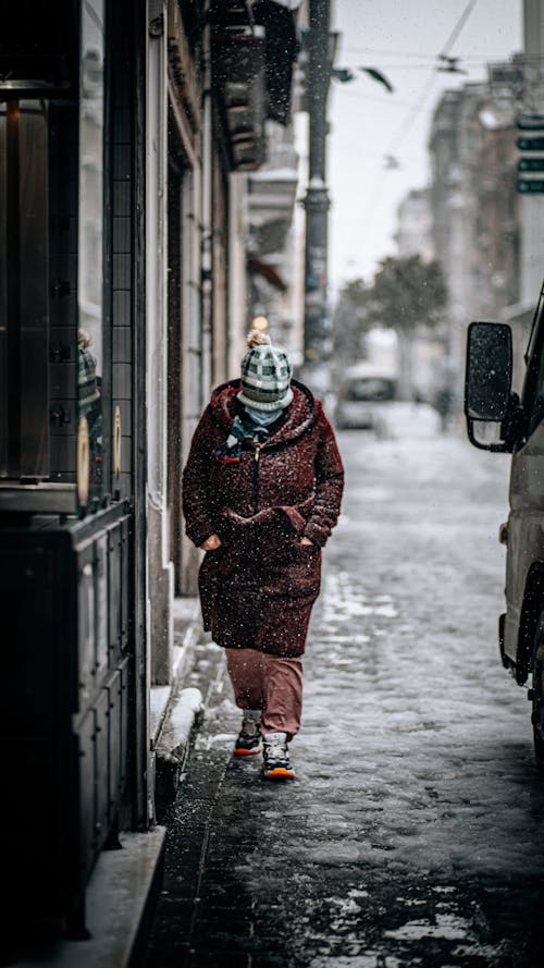 人, 冬服, 垂直ショットの無料の写真素材