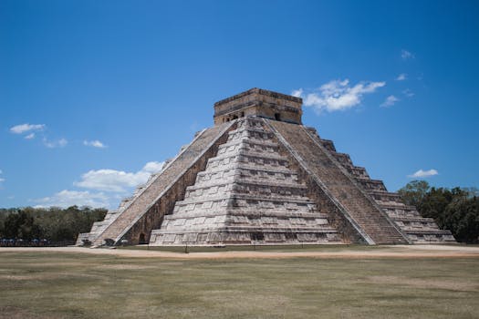 Explore the ancient El Castillo pyramid at Chichén Itzá, a UNESCO World Heritage site in Mexico.