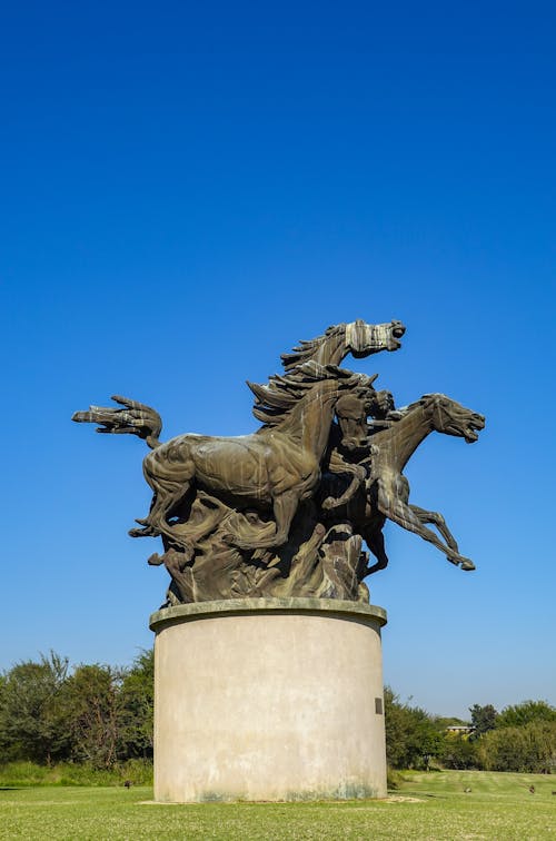 Statue of Galloping Horses