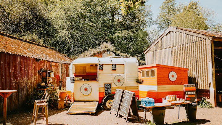 Truck Selling Cafes