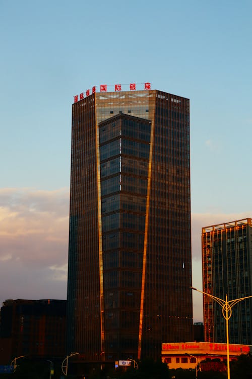 Darmowe zdjęcie z galerii z błękitne niebo, fasada, hotel