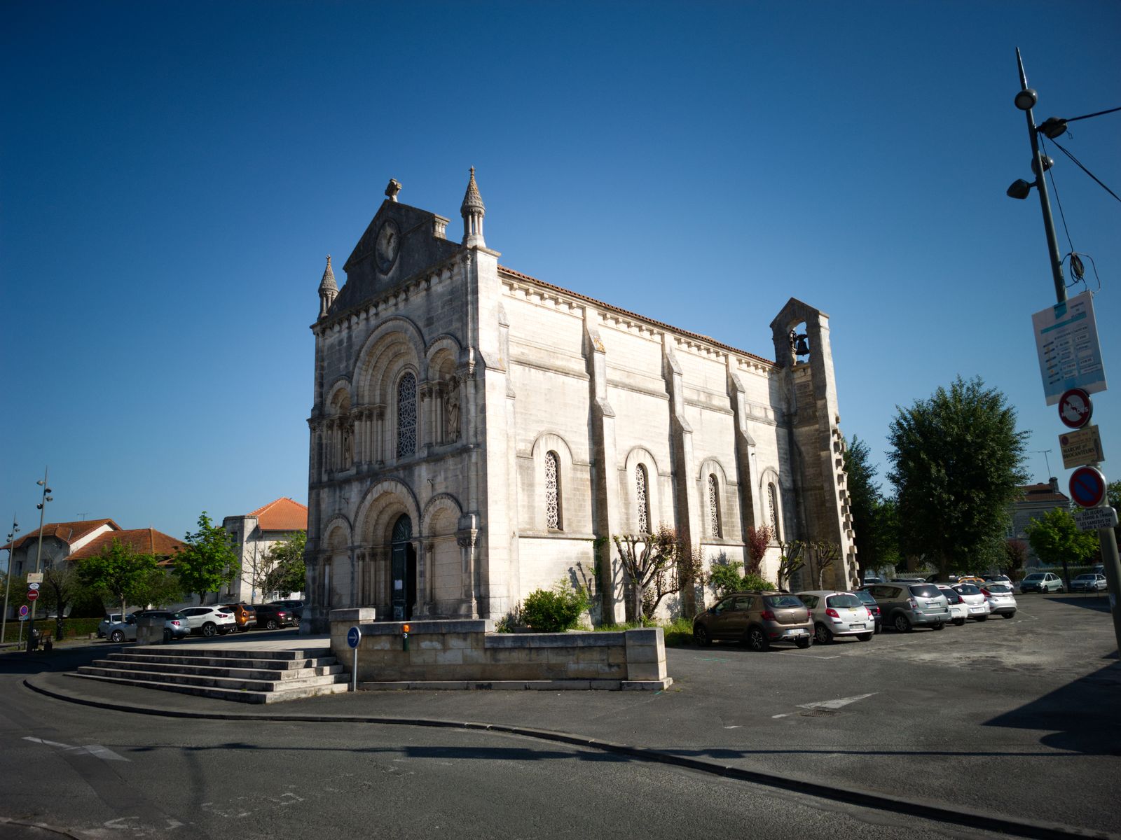 Eglise édifiante