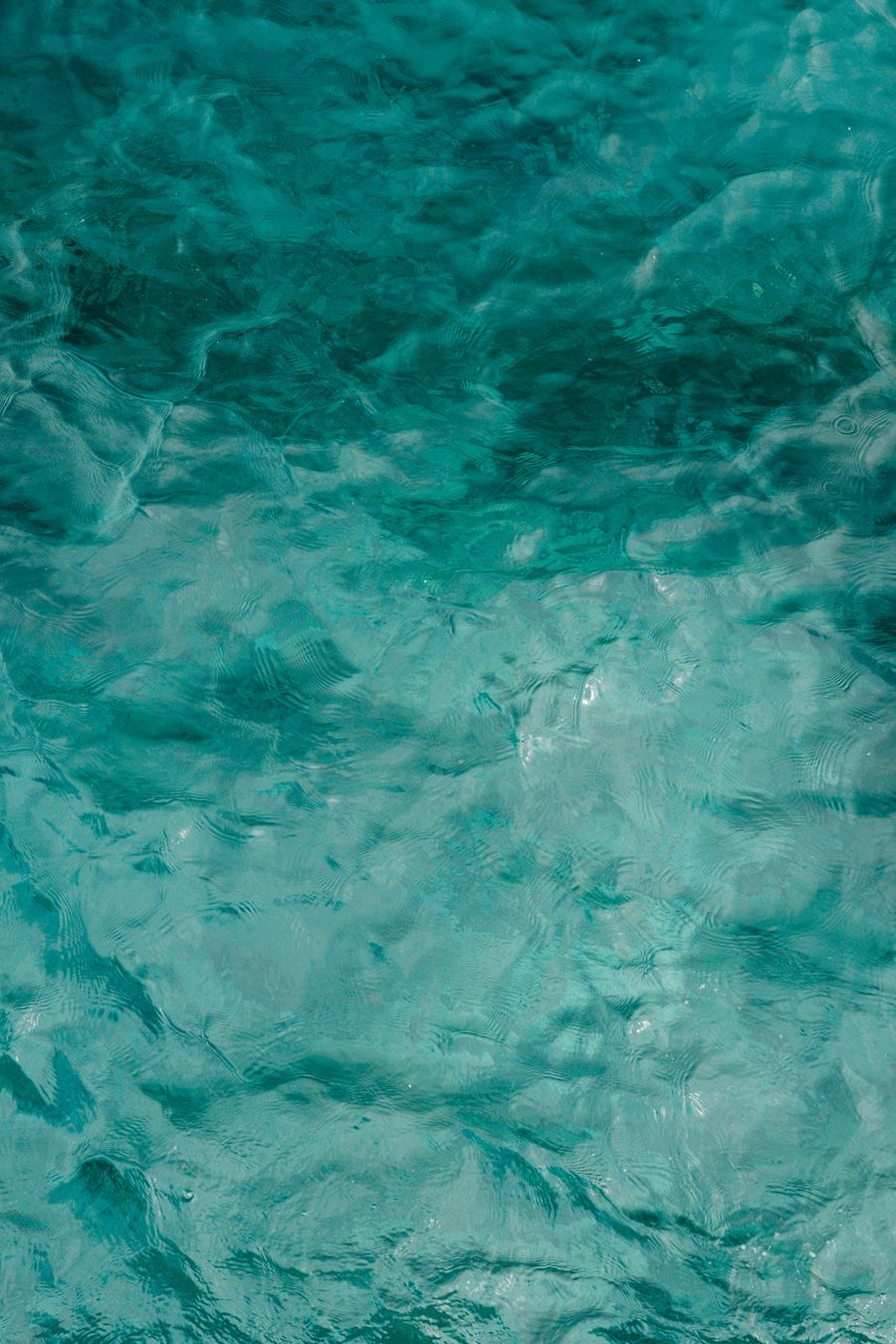 Clear turquoise water with gentle ripples — photo by Arnold Nagy from Pexels