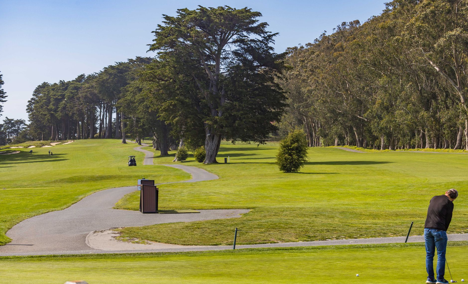 Trump to begin transforming historic golf course despite court order
