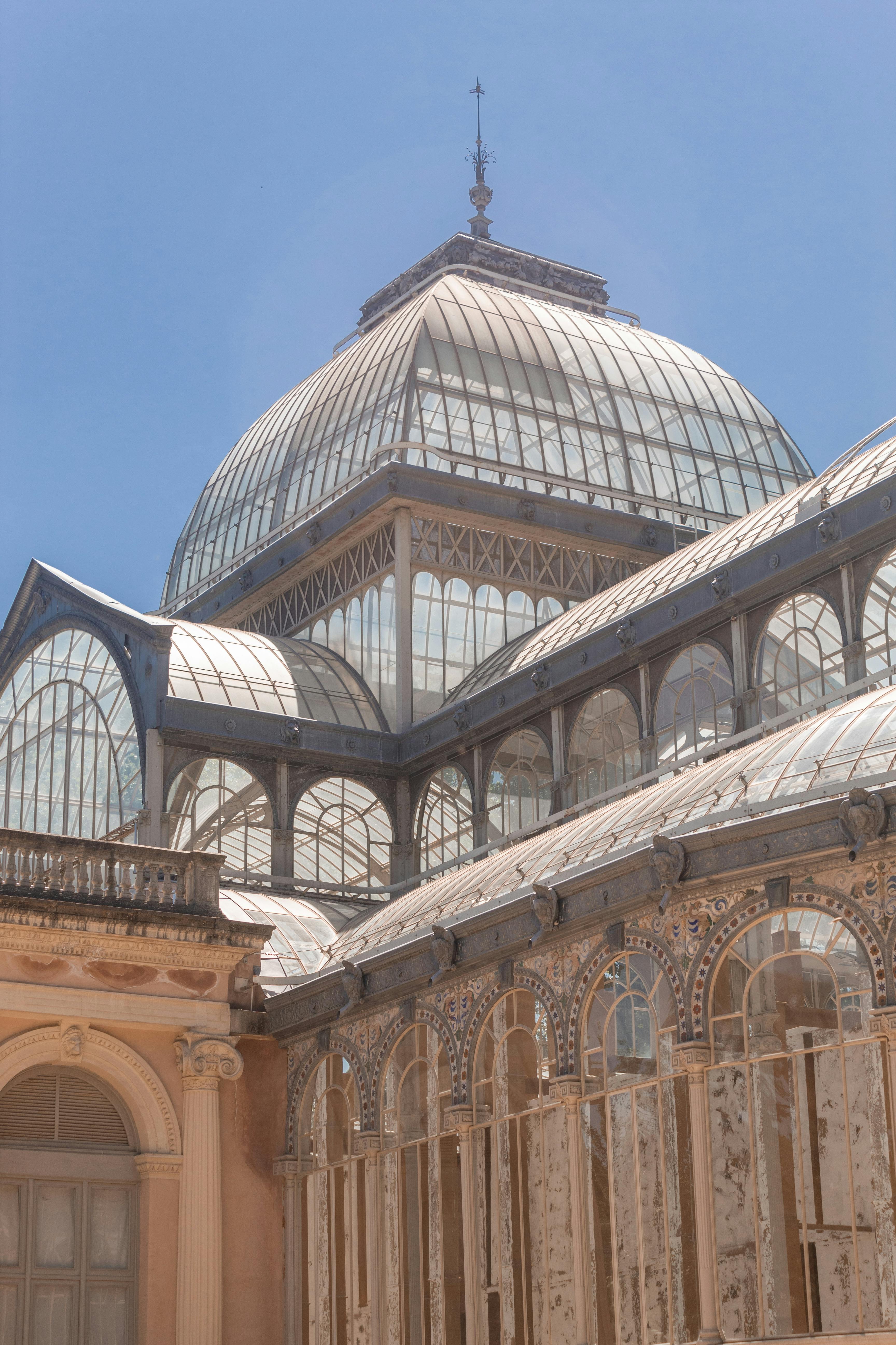 palacio de cristal under blue sky