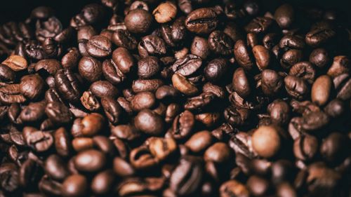 Free Detailed view of roasted coffee beans showcasing rich brown hues and textures. Stock Photo