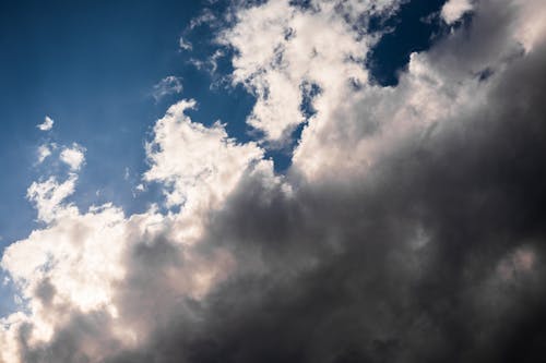 Kostenloses Stock Foto zu atmosphäre, aufnahme von unten, dicke wolken
