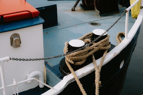 Brown Rope on a Mooring Bollards