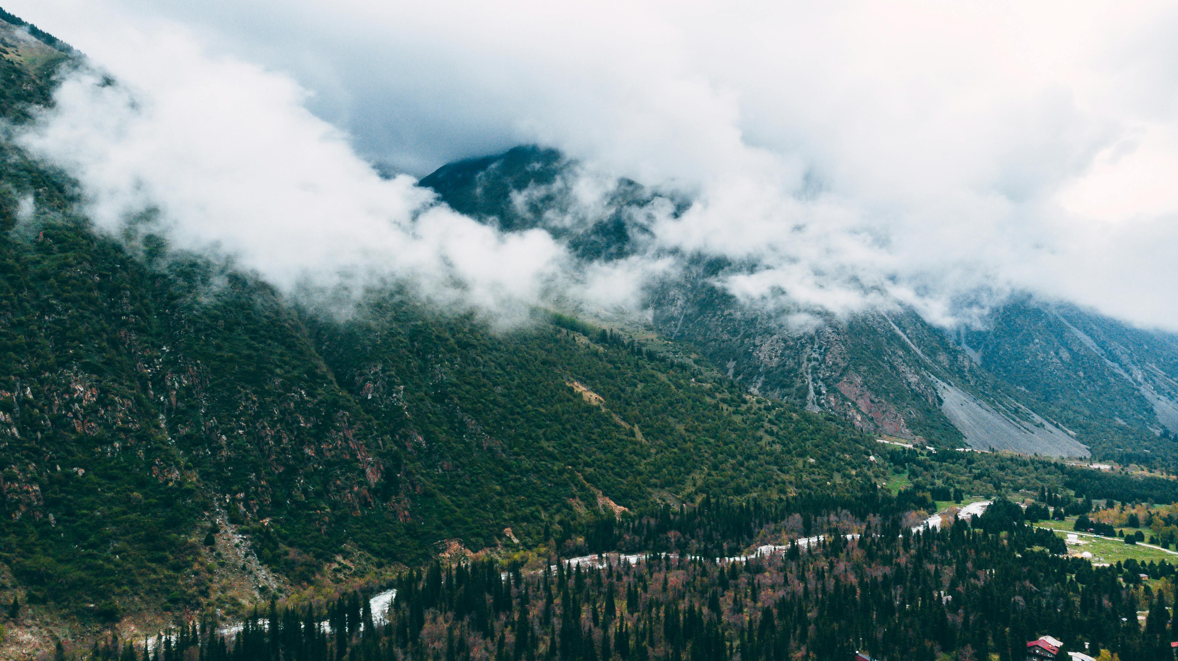 Scenic View of a Mountain · meta.free_stock.photo