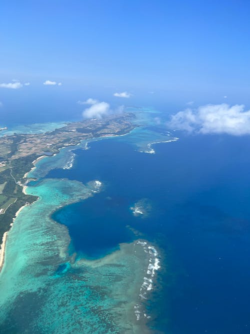 Бесплатное стоковое фото с Аэрофотосъемка, вертикальный выстрел, море