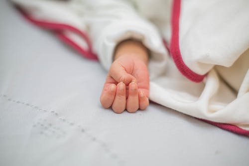 бесплатная Бесплатное стоковое фото с крупный план, новорожденный, рука Стоковое фото