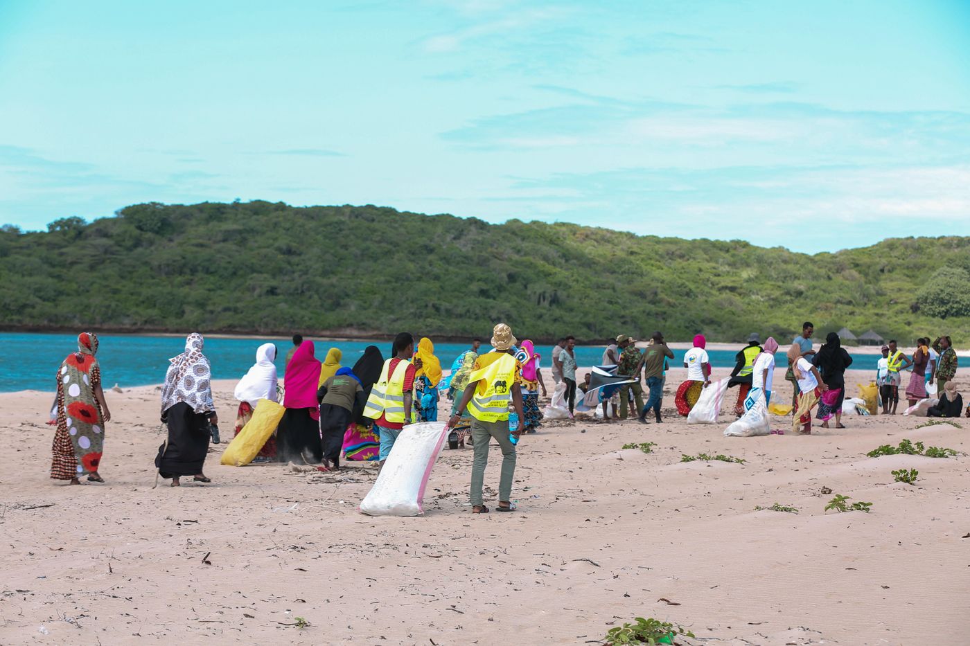 Des participants à une activité environnementale à Lamu, au Kenya