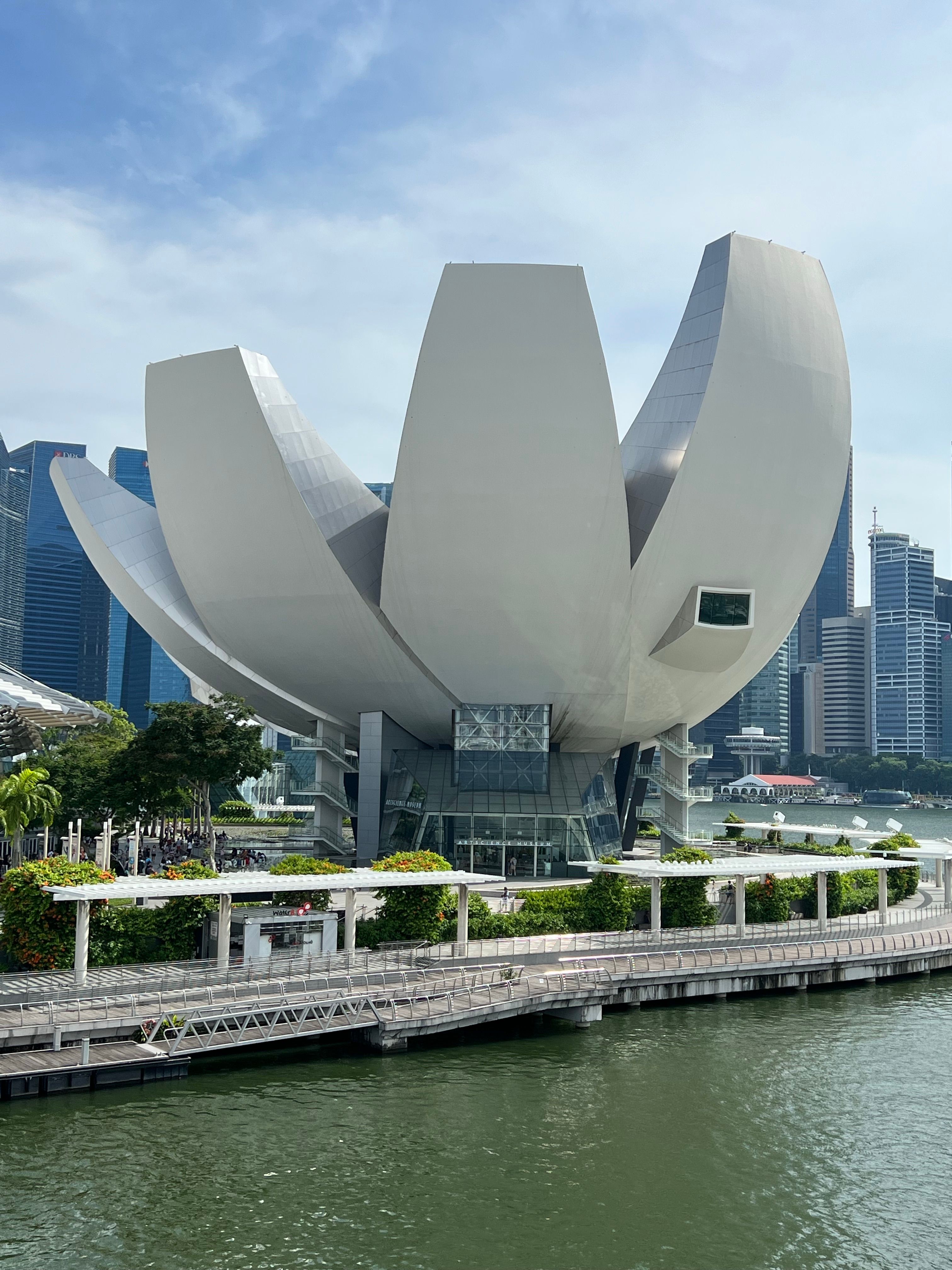 Arch Shaped Hotel Building · Free Stock Photo