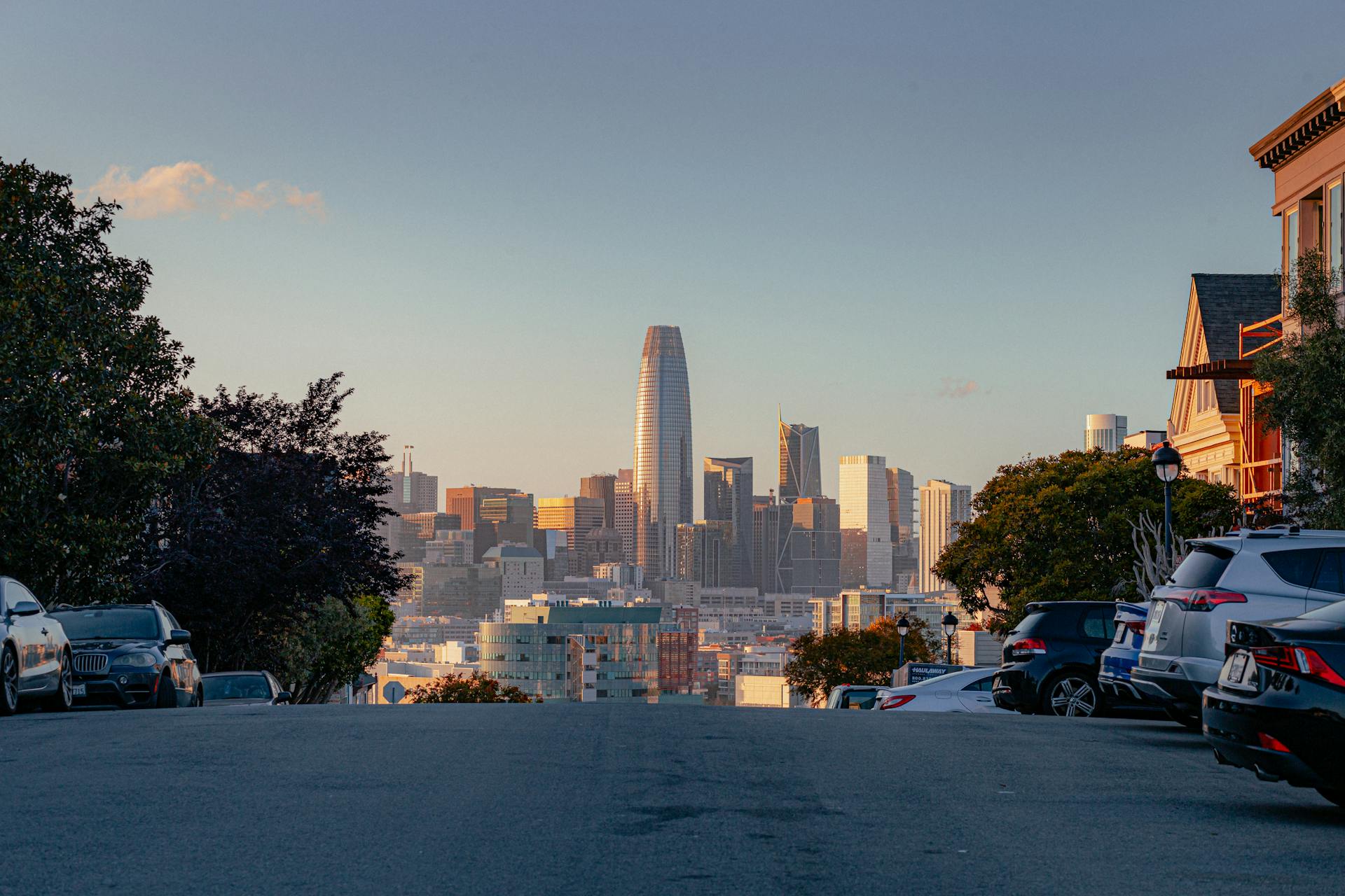 Evening view of San Francisco skyline with Salesforce Tower from a residential street.