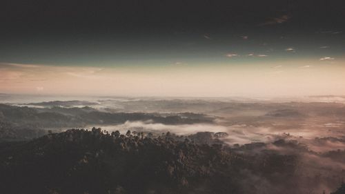Free Misty mountain landscape with dramatic twilight sky, offering a serene and atmospheric view. Stock Photo