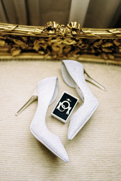 Free Stylish high heels paired with a luxurious ring, perfect for fashion shoots. Stock Photo