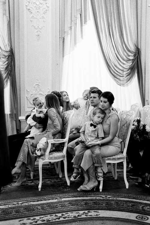 Free A monochrome vintage photo of a family gathered in a classic, elegant room. Stock Photo