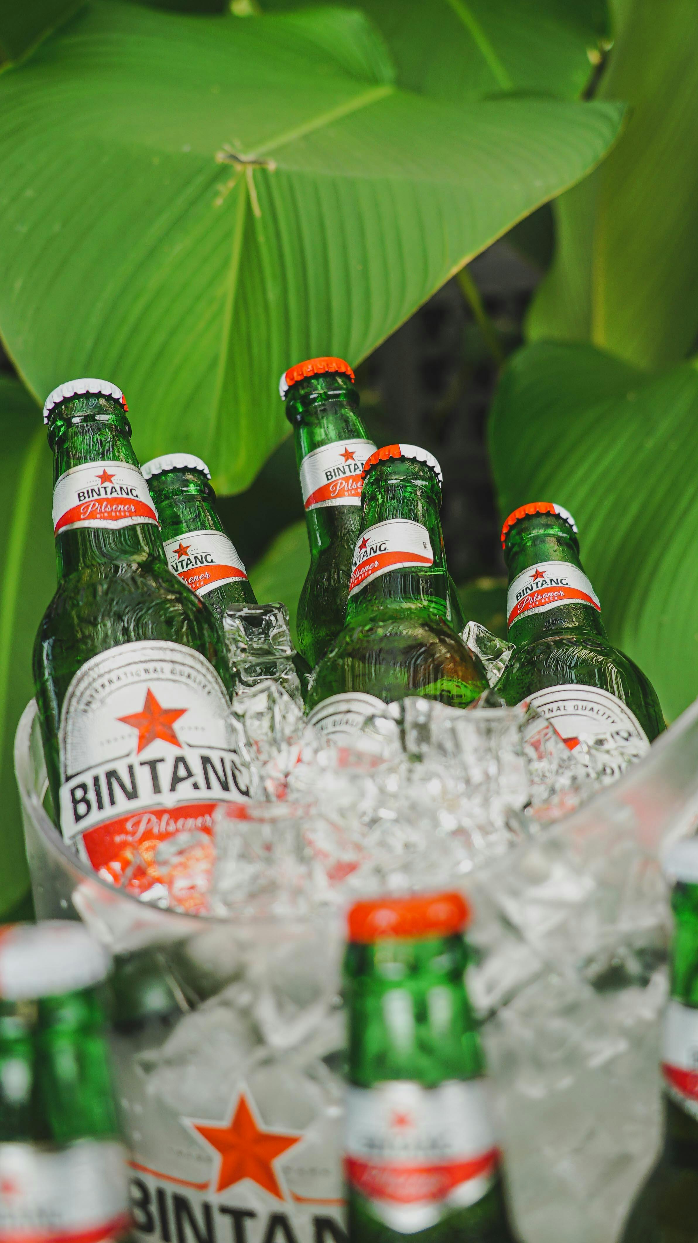 免費 桌上的綠色玻璃瓶 圖庫相片