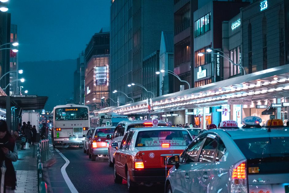 夜の渋滞の写真。