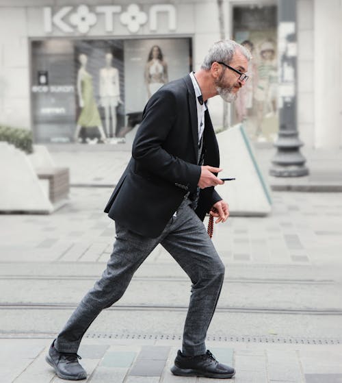 걷고 있는, 남자, 사람의 무료 스톡 사진