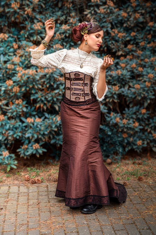 Gratis stockfoto met aantrekkelijk mooi, bruine jurk, charmant