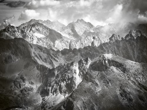 Gratis Immagine gratuita di bianco e nero, catene montuose, cielo Foto a disposizione