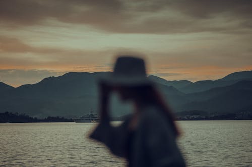 Free Silhouette of Person Standing on Boat during Sunset Stock Photo