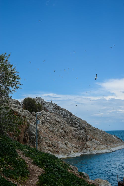 Δωρεάν στοκ φωτογραφιών με rock, βουνό, γαλάζιος ουρανός