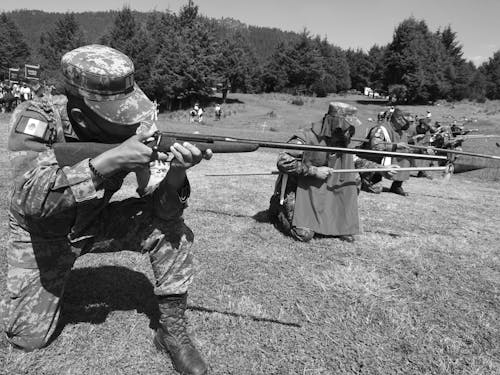 ağaçlar, alan, askerler içeren Ücretsiz stok fotoğraf