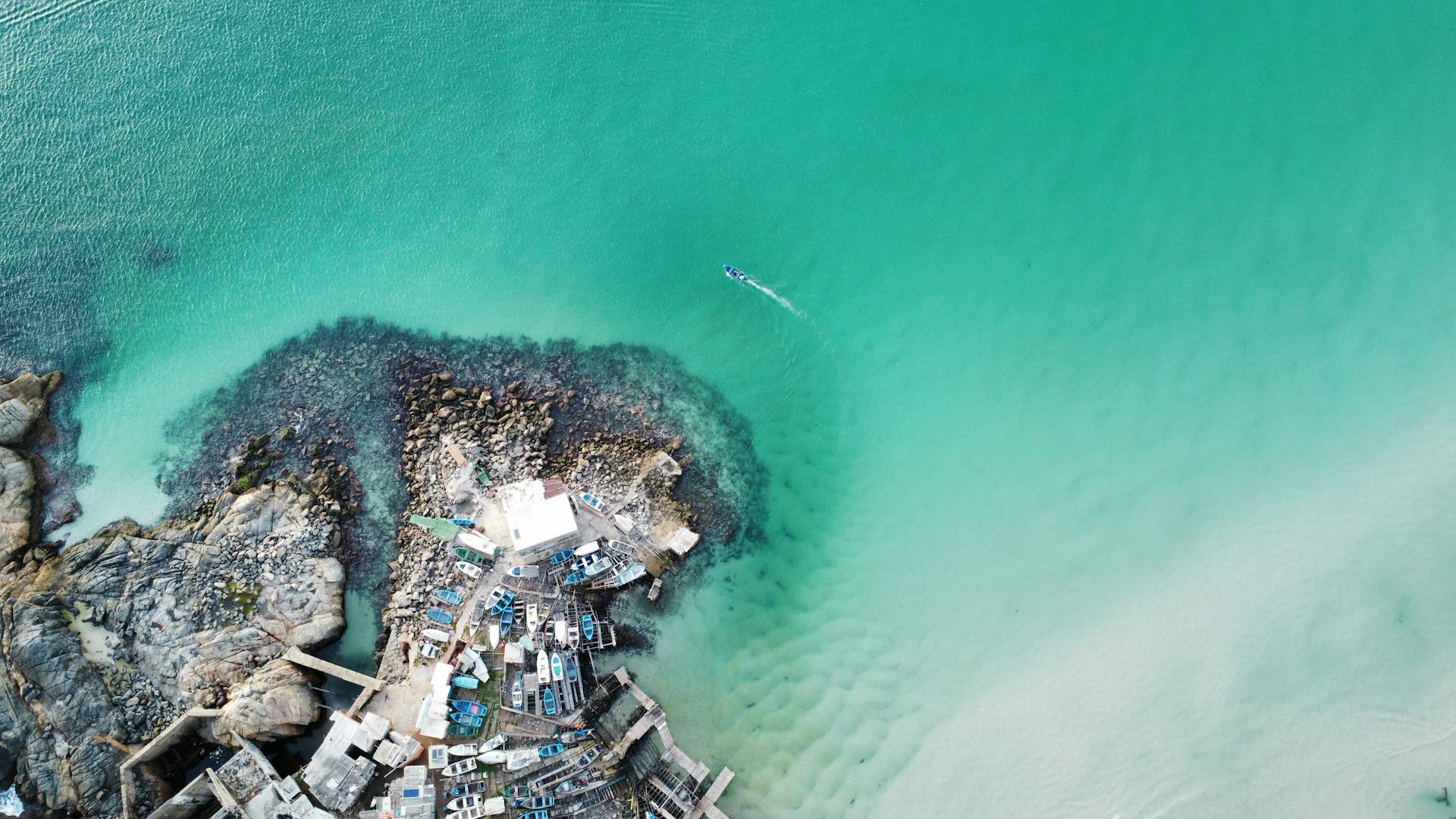 Vue depuis le haut de la côte d'Arraial do Cabo, au Brésil