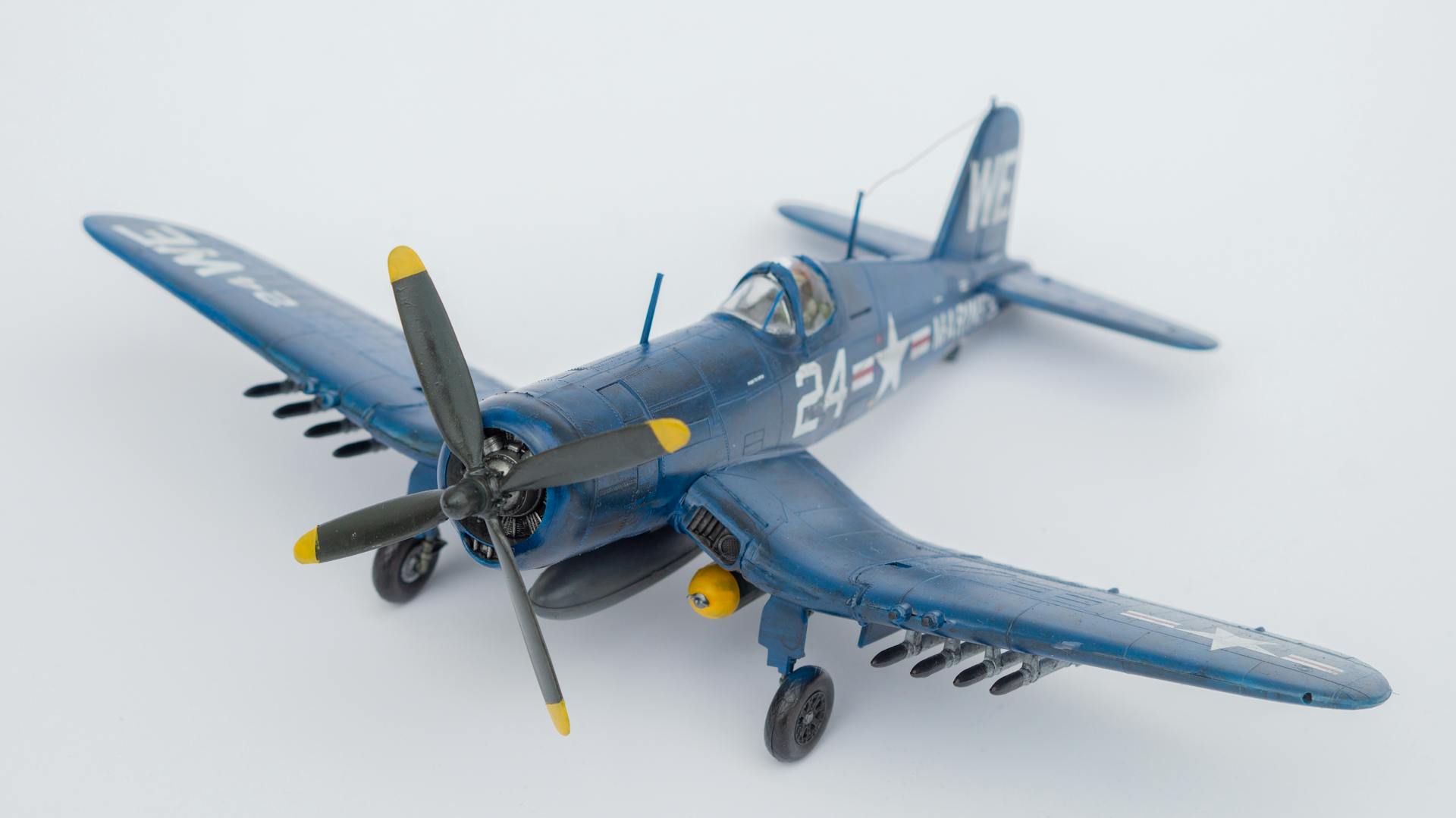 Scale model of F4U Corsair plane in 1:48