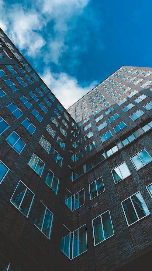 Kostenloses Stock Foto zu architektur, blauer himmel, büro