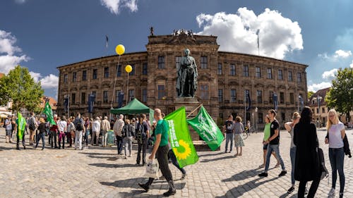 Kostnadsfri bild av byggnad, Erlangen-Nurnbergs universitet, flaggor