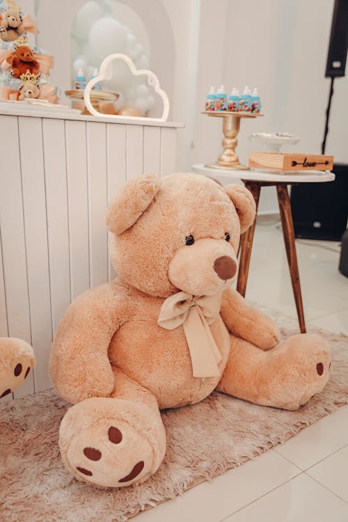 Big Teddy Bear in the Room 