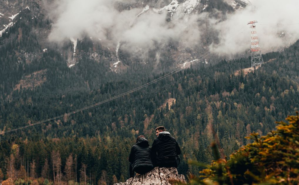 Online dating: starting a conversation on a niche platform
