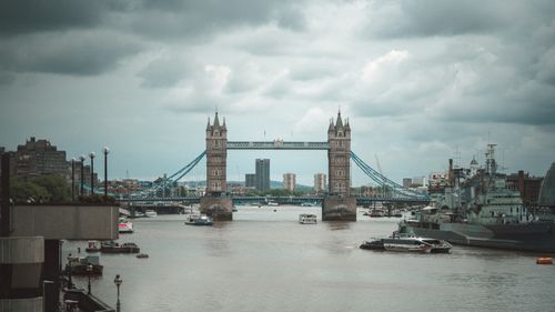 Free A scenic view of Tower Bridge spanning the River Thames in London, United Kingdom. Stock Photo