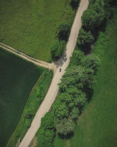 Free Drone shot capturing the picturesque countryside of Novoledo, Veneto with winding roads and lush greenery. Stock Photo