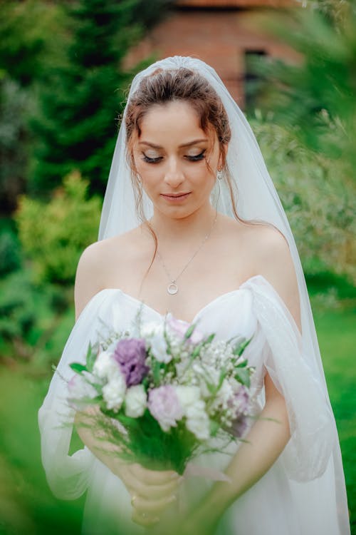 Δωρεάν στοκ φωτογραφιών με γαμήλια τελετή, γυναίκα, κατακόρυφη λήψη