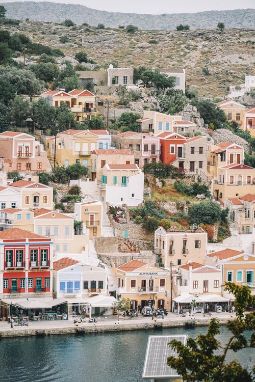Free Colorful hillside village by the sea in Greece, showcasing traditional architecture. Stock Photo
