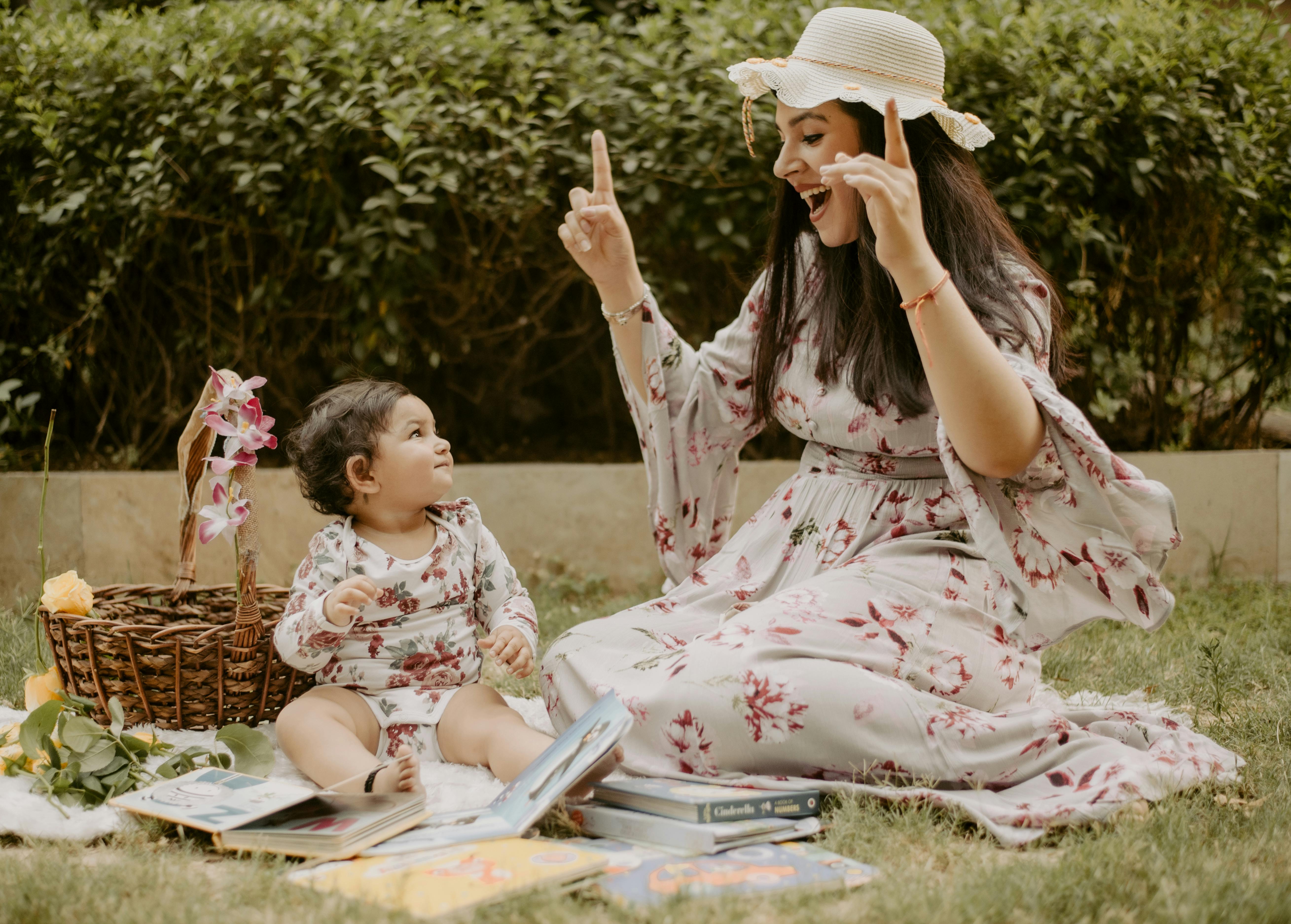 Friends hanging out, enjoying picnic - Stock Image - F020/2364 - Science  Photo Library